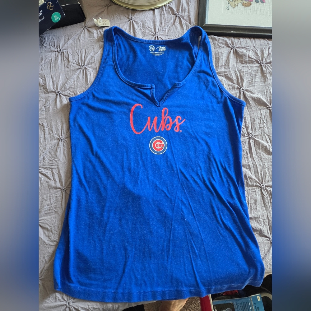 Ladies Large Chicago Cubs Tank Runs Small Fits Like A Medium